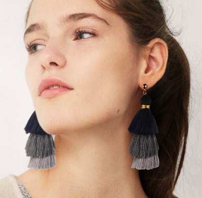 Aretes de Borlas de Algodón con Degradado Tricolor - Image 3