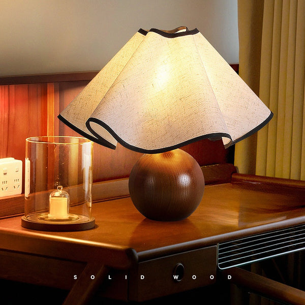 Lámpara de Mesa Retro en Madera de Nogal con Diseño Floral Creativo