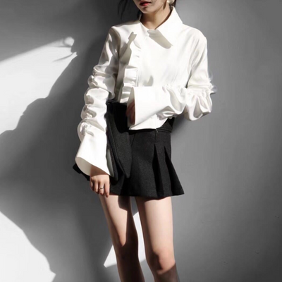 Blusa Blanca Asimétrica con Pliegues - Diseño Europeo Minimalista para Mujer - Image 5