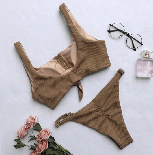 Bikini con Nudo en el Pecho - Image 15