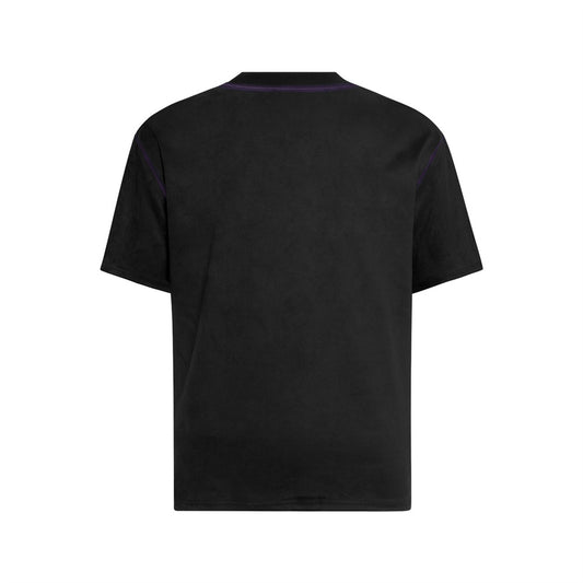 Playera para Hombre con Estampado Gótico en Tinta - Image 2