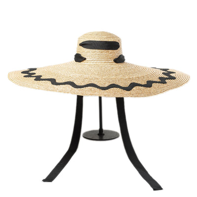 Gorra con Ala Ancha y Parche Ondulado - Image 12