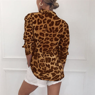 Blusa de Gasa con Estampado de Leopardo y Escote en V - Image 11