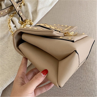 Bolso de Hombro con Cadena y Tachuelas - Image 12