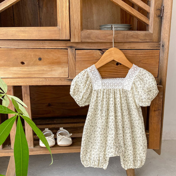 Body para Bebé Niña con Encaje Floral y Cuello Cuadrado