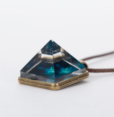 Dije Pirámide Luminiscente para Collar