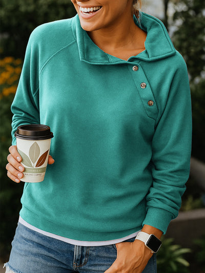 Suéter Holgado Elegante con Cuello Diagonal y Botones - Image 12