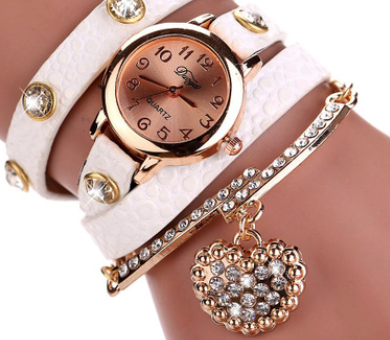 Reloj Pulsera con Colgante de Diamante Textura Lichi y Correa PU