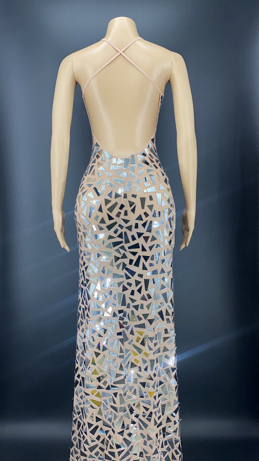 Vestido de Fiesta Elegante sin Mangas con Espalda Descubierta y Detalles Brillantes - Image 10