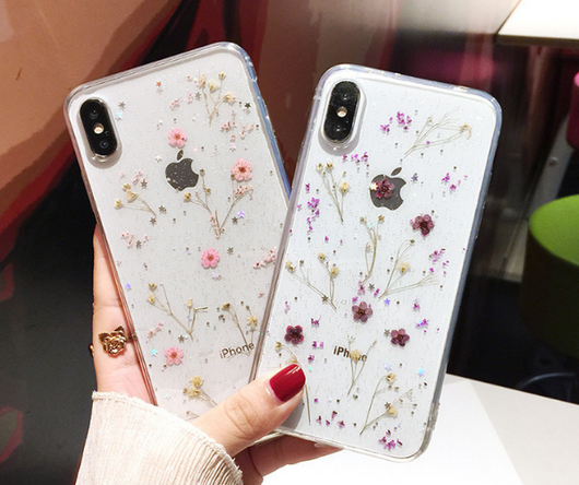 Funda para celular con flores secas en resina epoxi - Image 2