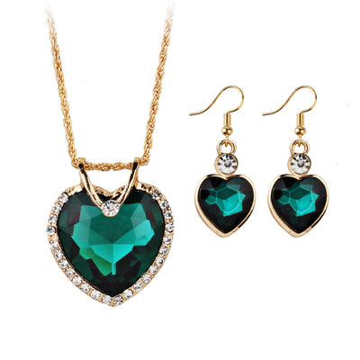 Aretes y Collar de Circonita en Forma de Corazón - Image 15