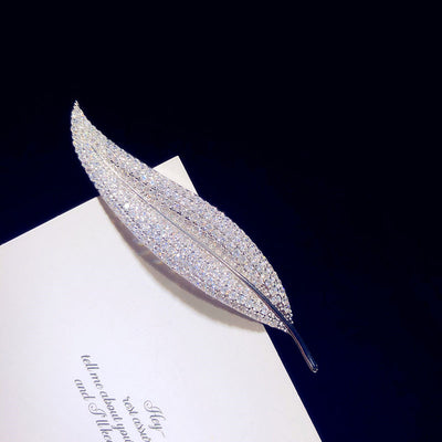 Broche de Cristal Zircón con Diseño de Hoja - Image 6