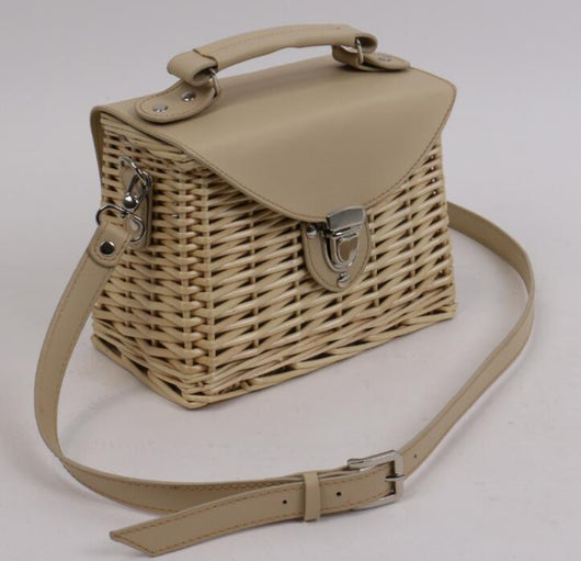 Bolso Tote Crossbody de Ratán Cuadrado con Asa Ajustable - Image 4