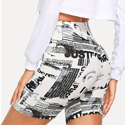 Leggings Cortos de Ciclismo con Estampado de Letras en Blanco y Negro - Image 3