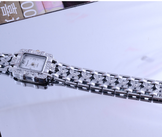Reloj Cuadrado Estilo Romano con Diamantes y Movimiento 68 - Image 8