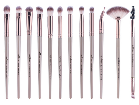 Set de 12 Brochas de Maquillaje Profesional - Sombras, Iluminador y Cejas - Image 3