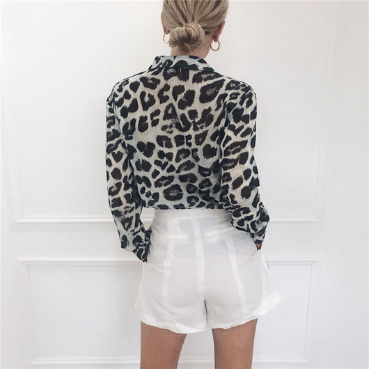 Blusa de Gasa con Estampado de Leopardo y Escote en V - Image 3