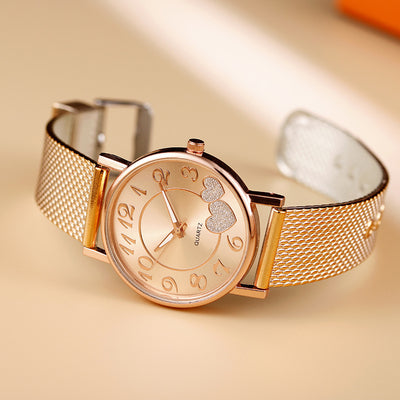 Reloj de Pulsera Dama Malla Dorada con Diseño de Corazón - Image 12