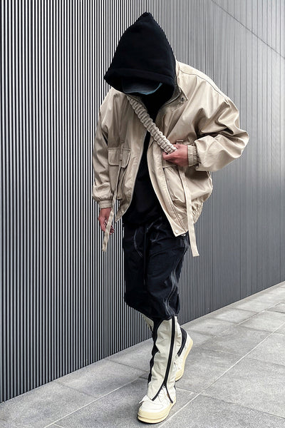 Impermeable de Nylon con Bolsillos Amplios y Detalles Decorativos - Image 3