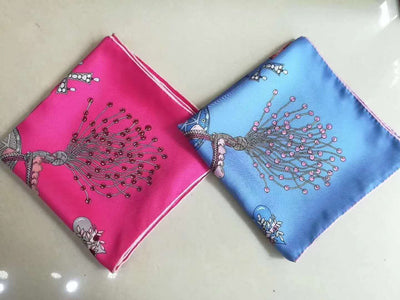 Pañuelo de Seda Estampado Fucsia - Image 15