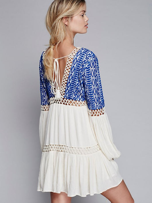Vestido V-escote con Detalles Bordados y Recortes - Image 2