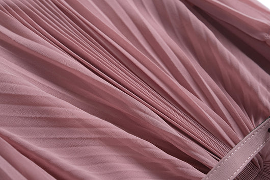 Vestido Elegante con Pliegues y Detalle Floral en la Cintura - Image 9