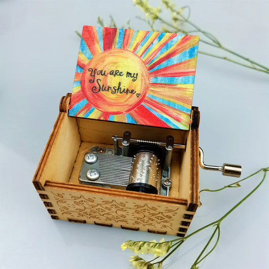 Caja de Música Tallada en Madera con Manivela - Viaje de Chihiro - Image 16