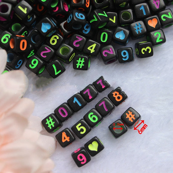 Pulsera de Cuentas Fluorescentes con Letras del Alfabeto para Festivales
