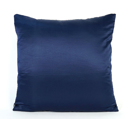 Almohada Azul Oscuro con Diseño Arqueado