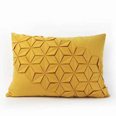 Cojín Decorativo Neoclásico Amarillo Hecho a Mano con Costura y Pliegues Artesanales - Image 4
