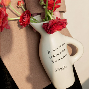 Florero de Cerámica Lechera - Diseño Minimalista y Elegante