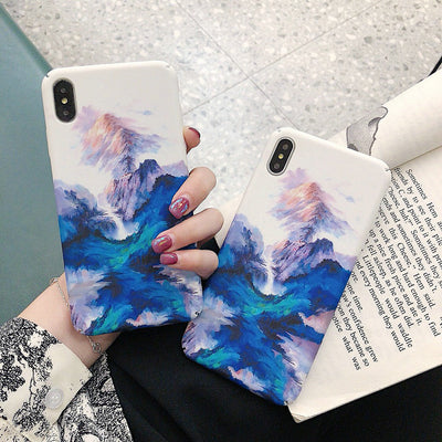 Funda para teléfono azul oscuro con detalles coloridos