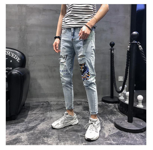 Jeans Slim Fit con Bordados Artesanales y Detalles Perforados para Hombre - Image 6