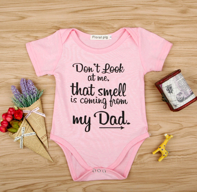 Pijama Divertido para Bebé - Diseño Humorístico 'Ese Olor Viene de Papá'