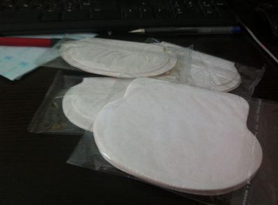Parches Absorbentes de Sudor Axilar - Paquete de 12 Bolsas - Image 3