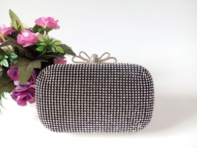 Cartera de Noche Elegante con Cadena de Diamantes y Cristales - Image 9
