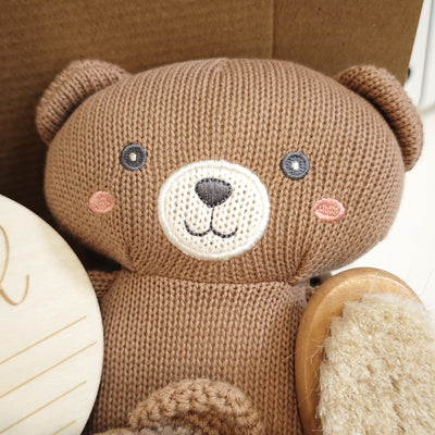 Set de Regalo: Osito de Peluche Suave con Sonajero, Manta y Toalla de Babero - Image 3
