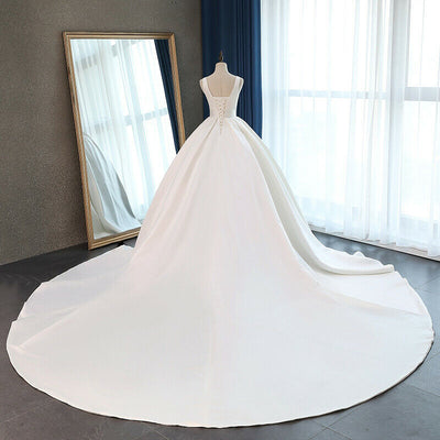 Vestido de Novia Satén con Hombros Descubiertos y Cola Larga Estilo Retro - Image 8