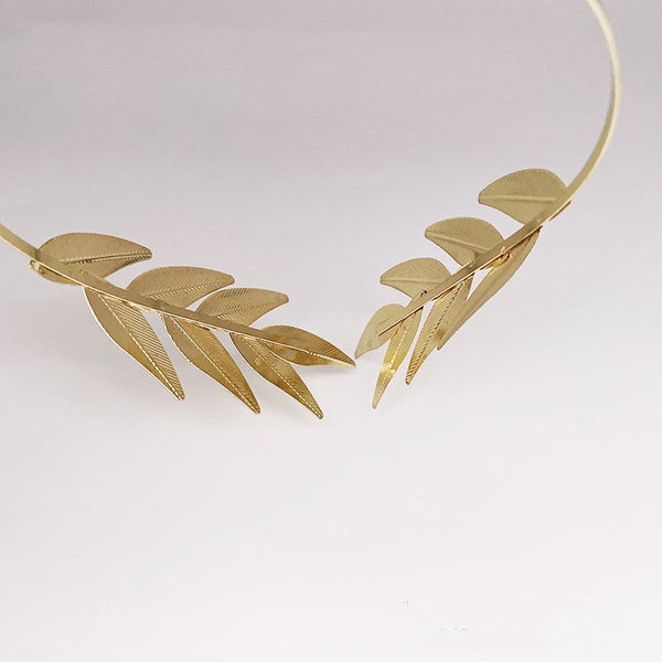 Diadema Nupcial con Hojas y Detalles en Metal