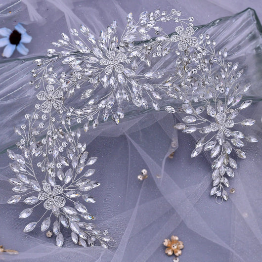 Diadema Nupcial con Cristales Brillantes y Flores de Aleación - Image 6
