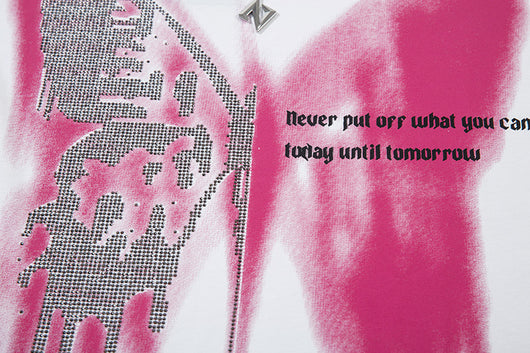 Playera para Hombre con Estampado de Mariposa y Cristales Brillantes - Image 15