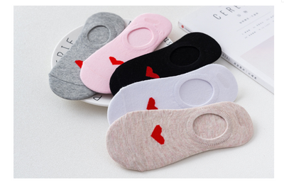 Calcetines Invisibles para Mujer con Diseño de Corazones y Suela Antideslizante de Silicona - Image 3
