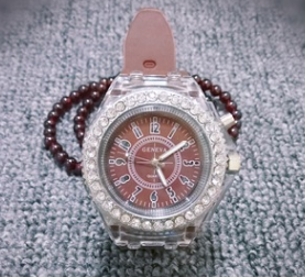Reloj LED Luminoso Geneva para Mujer con Pulsera de Silicona - Image 8