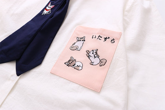 Camisa Blanca de Algodón con Gato Adorable en Estilo Escuela de Arte Japonesa - Image 2