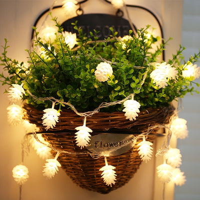 Guirnalda de Luces LED con Piñas Navideñas - Image 4