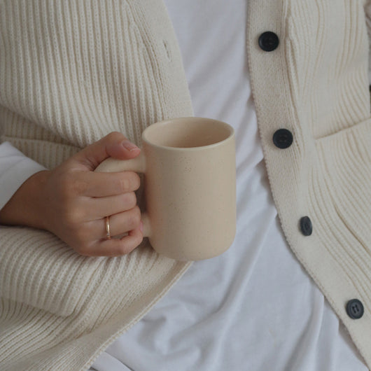 Taza de Cerámica para Café con Asa Gruesa y Diseño Elegante - Image 9