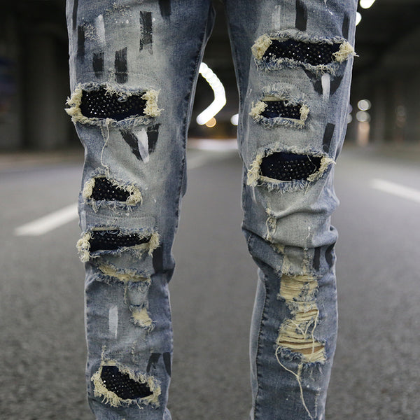 Jeans Slim Fit Azul con Parches de Lentejuelas y Detalles Rotos