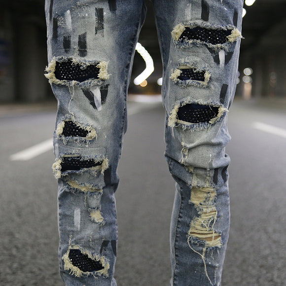 Jeans Slim Fit Azul con Parches de Lentejuelas y Detalles Rotos