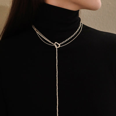 Collar Multicapa de Perlas con Diseño Mixto y Costura Decorativa