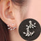 Female little daisy flower pearl earrings Plateado
